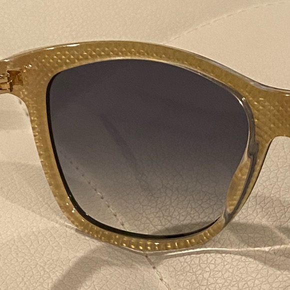 Gucci Gold & Black Sunglasses: Luxe Look w/ Case, Dramatically Reduced - Picture 13 of 16